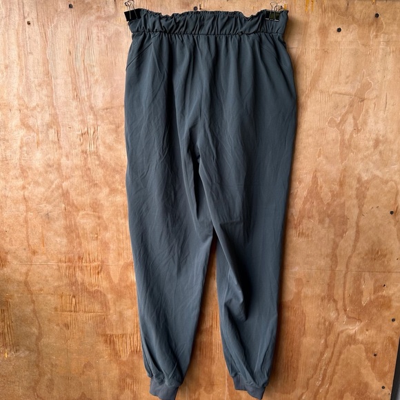 Lululemon On the Fly Jogger Olive Green Cuffed Hem Pull On Pant - Picture 3 of 12